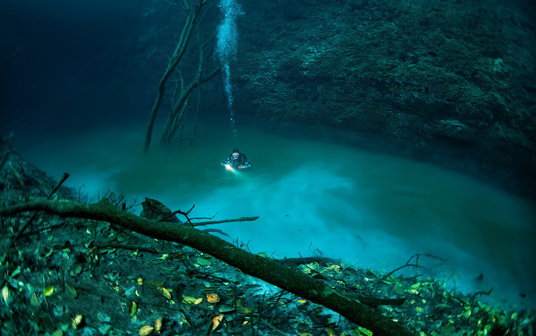 Фотограф из России обнаружил реку, текущую... под водой (12 фото)