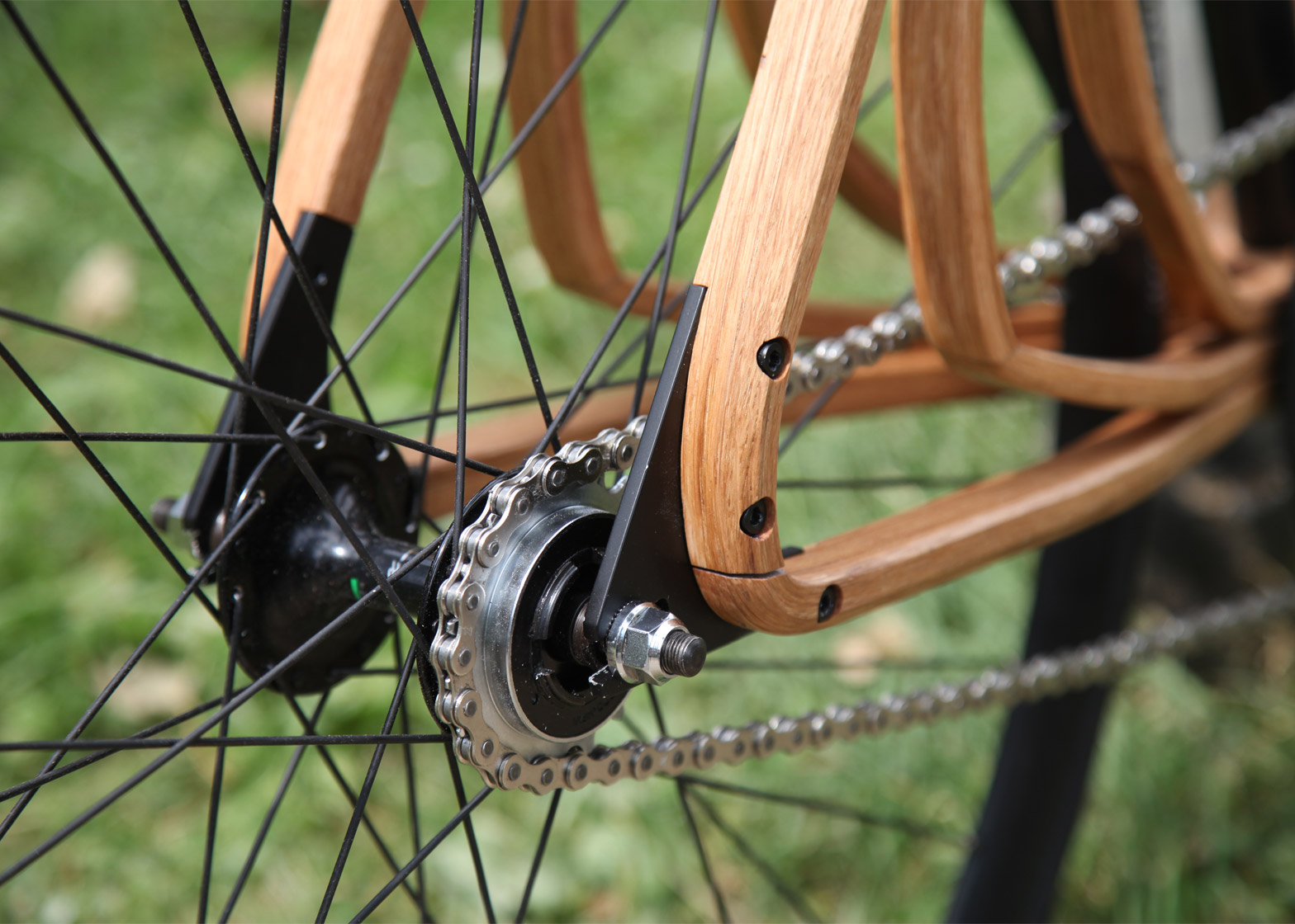 Велосипедная рама из шпона дуба Niko Schmutz