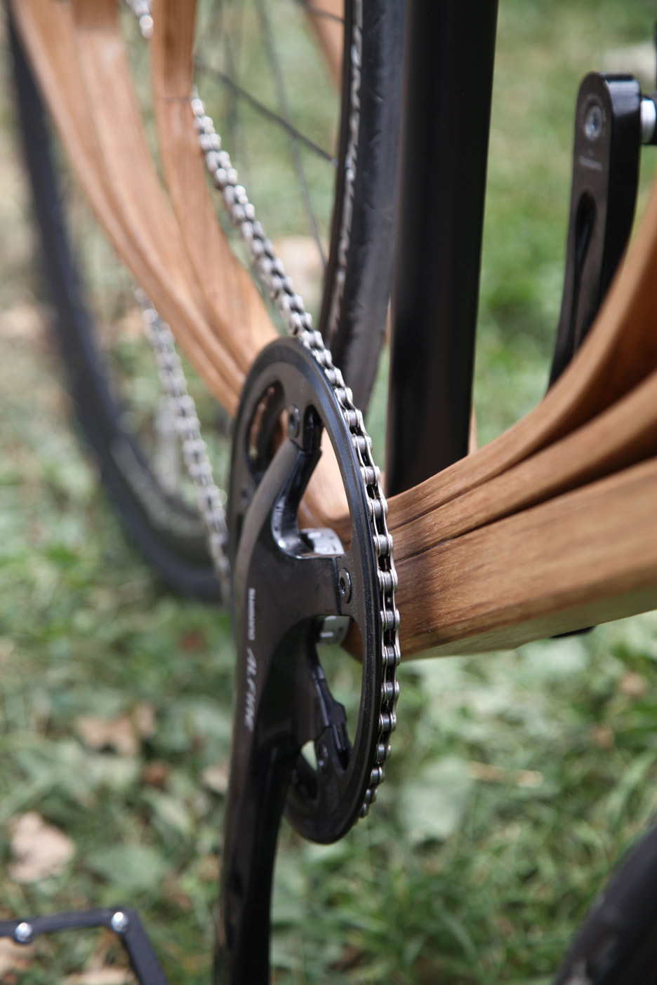Велосипедная рама из шпона дуба Niko Schmutz