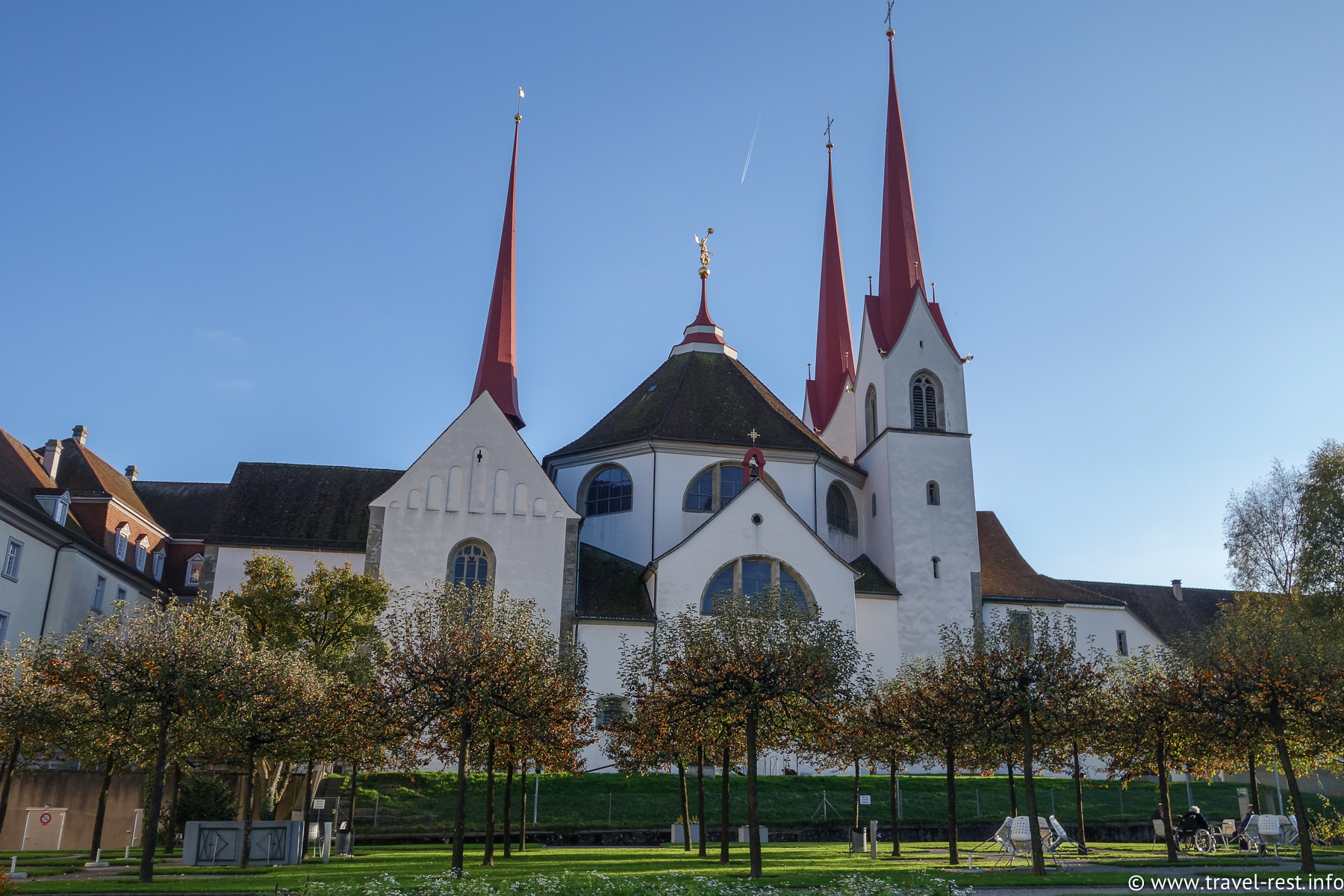 Монастырь Мури - один из красивейших монастырей Швейцарии
